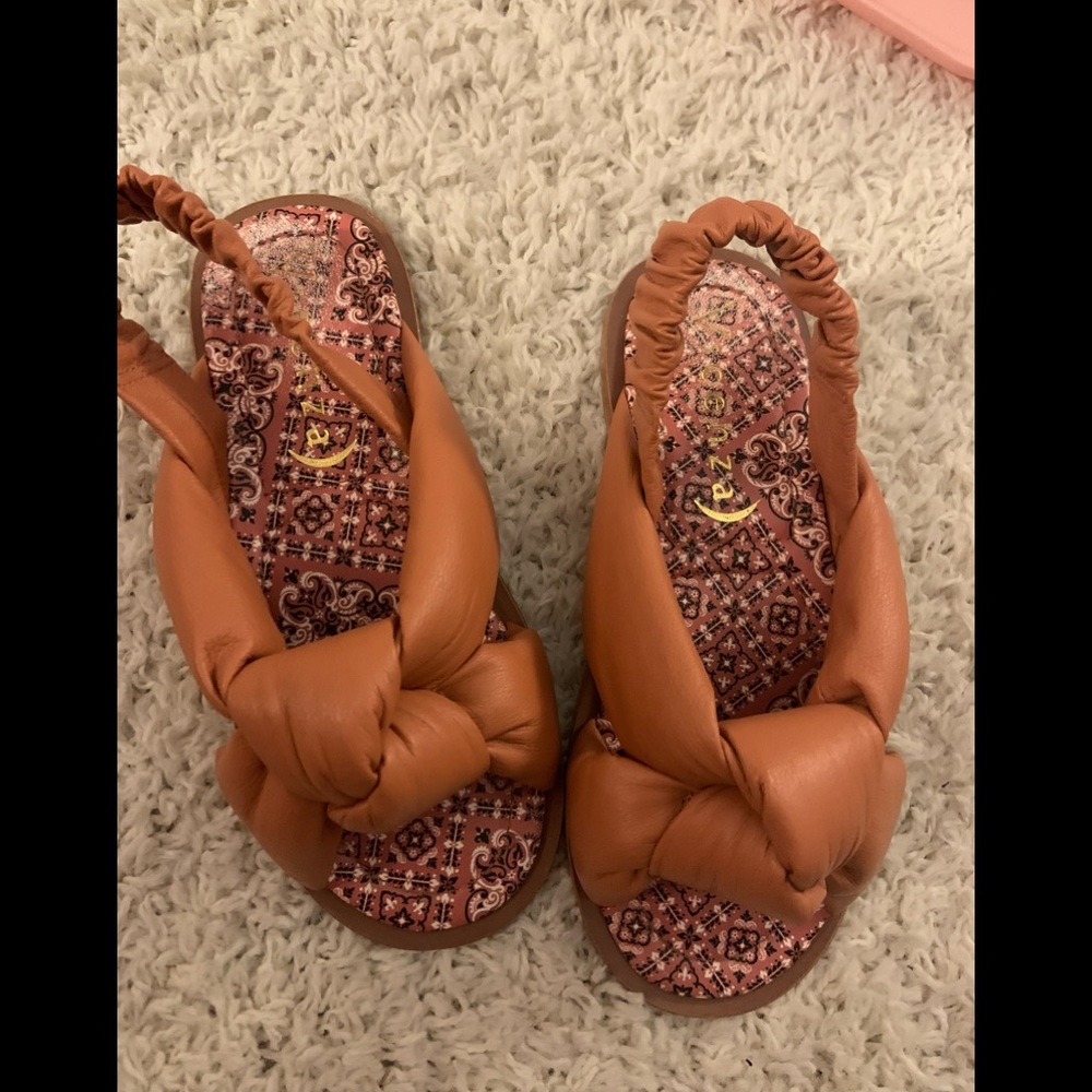Anthropologie Puffy Leather Sandals 7